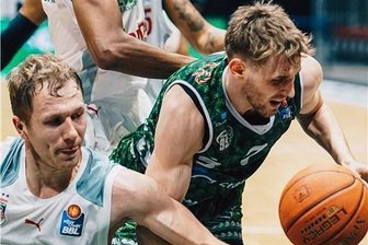 Niners gewinnen gegen Bamberg: Sieg ohne Ausreden - Jonas Richter (rechts) kämpfte beim Sieg gegen Bamberg um jeden Ball. 