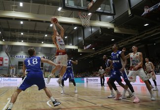 Niners gewinnen Jubiläumsspiel -