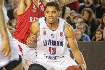Niners-Kader ist fast komplett: Der nächste US-Amerikaner kommt - Der US-Amerikaner Shonn Miller (vorn, hier noch im Trikot des portugiesischen Vereins U.D. Oliveirense) verstärkt den Kader der Niners für die kommende Saison. Der 28-Jährige wechselt vom griechischen Erstligisten Kolossos Rodou nach Chemnitz.