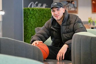 Niners-Kapitän Jonas Richter: "Die Erwartungshaltung ist krass gestiegen" - Jonas Richter hat in Chemnitz mit dem Basketballspielen angefangen und ist seit Sommer 2022 Kapitän der Niners. 