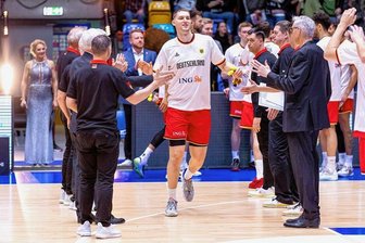 Niners-Kapitän überzeugt auch in seinem zweiten Länderspiel - Jonas Richter beim Einlaufen in die Halle in Frankfurt am Freitagabend vor seinem allerersten Länderspiel im A-Nationalteam.