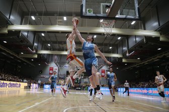 Niners sichern sich Platz eins -