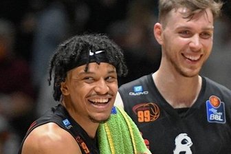 Niners-Spieler Nelson Weidemann: Rückkehr mit neuer Stärke - Fühlt sich sichtlich wohl in Chemnitz: Nelson Weidemann (links, hier mit Jan Niklas Wimberg), der im Sommer aus Göttingen kam. 