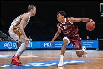 Niners verlieren zweites Spiel in Folge - George King (rechts) war bei der 77:93-Niederlage der Niners Chemnitz in Braunschweig mit 20 Punkten bester Werfer.