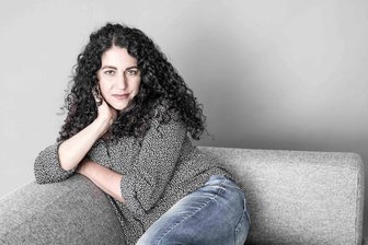 Nirit Sommerfelds Debütroman „Beduinenmilch“ ist seit heute auf dem Markt – Ein Buch der Neu-Chemnitzerin zur rechten Zeit - Sie ist Schauspielerin, Musikerin und Aktivistin: Nirit Sommerfeld. Jetzt hat die Neu-Chemnitzerin ihren ersten Roman veröffentlicht.