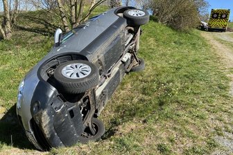 Nissan-Fahrer verunglückt -