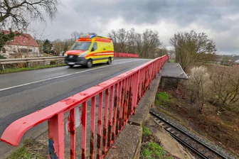 Noch eine Baustelle: Pendlerstrecke zwischen Glauchau und Meerane wird voll gesperrt - Durch die Sanierung der Bahnbrücke wird die Meeraner Straße in Glauchau ab 13. April voll gesperrt.