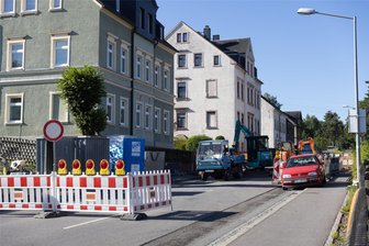 Noch eine Straßenbaustelle im Erzgebirge: In Ehrenfriedersdorf wird Trinkwasserleitung gewechselt - In Ehrenfriedersdorf brauchen Autofahrer gegenwärtig schon viel Geduld – die B 95 ist abschnittweise gesperrt. Ab Donnerstag kommt eine weitere Baustelle im Stadtgebiet dazu.