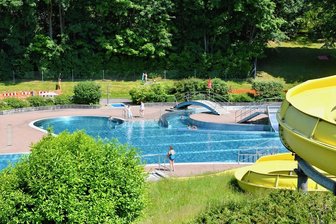 Noch keine Winterpause für alle Freibäder zwischen Freiberg und Neuhausen - Das Freibad in Mulda schließt am heutigen Samstag nach einer Saison mit rund 18.000 Badegästen. Vom 5. Juni an konnten Besucher die Freizeiteinrichtung dieses Jahr nutzen. 