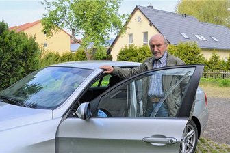 Noch mehr Vollsperrungen rund um Flöha und Freiberg: "Zum 1. Juni kaufe ich mir ein Deutschlandticket" - Der 84-jährige Klaus Franke fährt regelmäßig von seinem Wohngebiet in Freiberg nach Chemnitz ins Yorckgebiet. Er kritisiert, dass mehrere Straßen zwischen Freiberg und Chemnitz gleichzeitig gesperrt sind. 