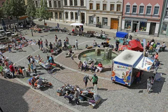 Noch Trödler für den Flohmarkt vor dem Werdauer Rathaus gesucht - Für Liebhaber gebrauchter Dinge ist der Trödelmarkt am 12. April die richtige Adresse.