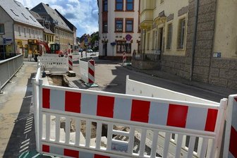 Noch zwei Wochen Sperrung - Die Mittweidaer Straße in Hainichen, hier kurz vor der Einmündung Feldstraße, bleibt noch rund zwei Wochen gesperrt. 