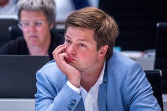 Nonsense-Interview mit SPD-Politiker geht viral: Ausweichende Antworten sorgen für Debatte -