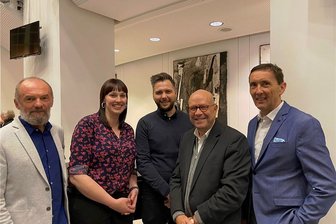 Nora Seitz löst Johannes Schulze an der Spitze des Chemnitzer Theaterfördervereins ab - Zum neuen Vorstand des Chemnitzer Theaterfördervereins gehören unter anderem Jürgen Schöberl, Nora Seitz (Vorsitzende), Stefan Otto, Stefan Tschök und Peter Fisch (von links).