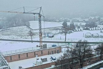 Norma öffnet Ende September - Blick auf die Norma-Baustelle an der B 173 aus der Vogelperspektive: Die Baukosten für den Supermarkt schießen in die Höhe.