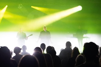 Northern Lite mit Premiere in der Musikhalle Markneukirchen - Northern Lite in der Musikhalle Markneukirchen: Von links: Frithjof Rödel (Gitarre), Andreas Kubat (Gesang), Sebastian Bohn (Keyboard, Synthesizer).