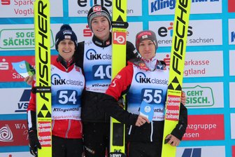 Norweger geben in Klingenthal und Oberhof den Ton an - Robin Pederson (Mitte) gewann den zweiten Wettbewerb in der Sparkasse Vogtland Arena vor Clemens Aigner (links) und Stefan Huber.