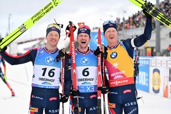 Norweger schlagen in Oberhof in beeindruckender Manier zurück - Tarjei Bö (li.), Sturlaholm Laegreid und Johannes Thingnes Bö (re.) feiern im Ziel den norwegischen Dreifacherfolg im Jagdrennen.