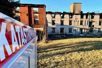 Nossen: Wie es mit der abgebrannten alten Puppenfabrik weitergeht - Die verwaiste Puppenfabrik Nossen brannte in dieser Woche ab. Foto: Andy Scharf