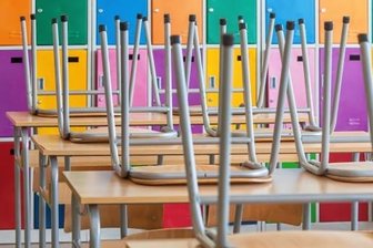 Viele Klassenzimmer müssen im Erzgebirgskreis ab Montag wieder leer bleiben.