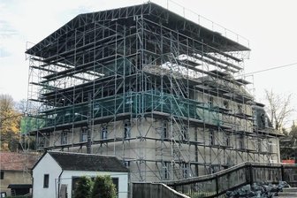 Notre Dame am Triebelbach: Das spektakulärste Wetterdach im Vogtland - Dach überm Dach: So sieht es derzeit in Bösenbrunn aus.