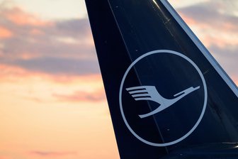 Notrutschen-Einsatz bei Lufthansa-Flug – Drei Verletzte - Beim Ausstieg über Notrutschen sind drei Passagiere leicht verletzt worden. (Symbolbild)