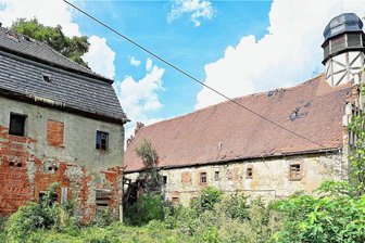 Notsicherung: Denkmalschützer wollen Klostergebäude in Frankenhausen retten - Die Eigentümer des Nonnenwohn- (l.) und Priorhauses kommen ihrer Erhaltungspflicht nicht nach. Nun handeln die Denkmalschützer. 