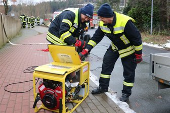Notstromer gerät in Neukirchen/Pleiße in Brand - Ein Notsromaggregat ähnlich diesem ist am Dienstag in Neukirchen in Brand geraten.