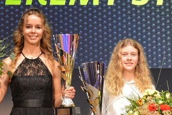 Novum: Zwei Geländesportler teilen sich die höchste Auszeichnung - Großer Bahnhof: Enduro-Europameisterin Tanja Schlosser (l.) und Jeremy Sydow, Dritter der Junioren-WM, wurden am Wochenende vom ADAC in Zwickau geehrt. In der Mitte die Siegerin im Nachwuchsbereich, Anina Urlaß aus Hohndorf, die die Mini-GP-Austria-Series gewann. 