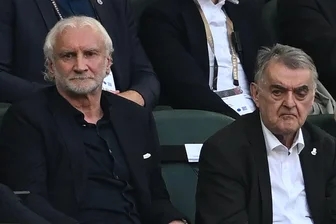 NRW-Innenminister Reul: Strafen für Clubs zur Not per Gesetz - NRW-Innenminister Herbert Reul will Vereine in die Pflicht nehmen. (Archivbild)