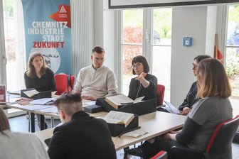 NS-Raubgut: Bibliothek Burgstädt gibt Buch an IG-Metall zurück – und behält es doch - Die Bibliothek Burgstädt und die Slub Dresden haben NS-Raubgut an die IG Metall zurückgegeben.