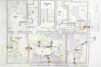 NSU-Geheimnisse: Konspirative Katzen und Kameras - Der Grundriss des letzten NSU-Unterschlupfes im Haus Frühlingsstraße 26, Zwickau: Im Bild links ist die stets zugängliche Seite der Wohnung zu sehen. Den kaschierbaren Durchgang zwischen Flur und dem sogenannten Sportraum durften nur Eingeweihte passieren.