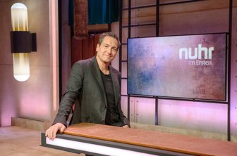 Fiel auch angesichts des Kollegen-Spotts vom ZDF in seiner letzten Sendung vor der Osterpause nicht aus der Rolle: Comedian Dieter Nuhr. 