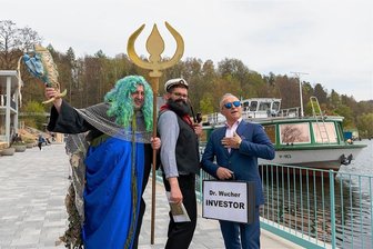 Nun auch offiziell eröffnet: Hafen an der Talsperre Kriebstein erwartet Promenadengäste - Der neue Hafen an der Talsperre in Kriebstein ist am Freitag offiziell eingeweiht worden - unter anderem begleitet von Darstellern des Mittelsächsischen Kultursommers.