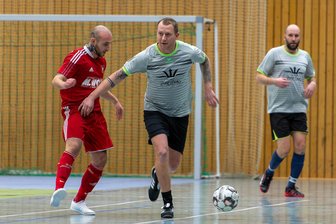 Nun mit Wanderpokal: 2. Porphyrcup steigt am Samstagabend in der Rochlitzer Regenbogenhalle - Wie im Vorjahr sind auch bei der 2. Auflage des Porphyrcups in Rochlitz die Kleinfeldfußballer der SG Döhlen, hier mit Robert Nagel (M.), dabei.