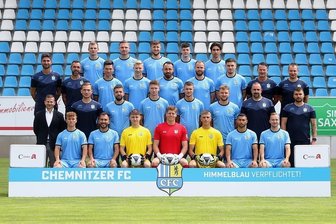 Nur 18 Feldspieler auf dem Mannschaftsfoto -