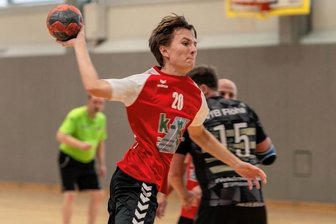 Nur die Männer dürfen ran - Dem Peniger Max Mädler gelangen im Duell gegen den VfB Flöha drei Treffer. Am Ende spielten die Gäste allerdings ihre Routine aus. 