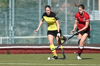 Nur eine Medaille: Freiberger Hockey-Nachwuchs mit durchwachsener Bilanz auf dem Feld - Medaille verpasst: Die Freiberger Mädchen der Altersklasse U 16 um Kapitänin Martha Brückner (l.) kamen nach einer 1:3-Niederlage gegen den Leipziger SC in der Mitteldeutschen Meisterschaft auf Rang 5.
