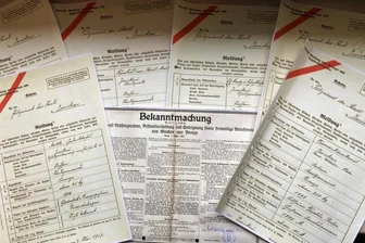 Nur noch Akten erinnern an einstige Kirchenglocken - Die Aktion zur Beschlagnahme von Kirchenglocken wurde akribisch dokumentiert. Von der Bekanntmachung über die Meldescheine bis zum Schriftverkehr ist die Akte im Zwickauer Stadtarchiv erhalten.