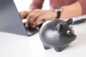 Nur noch jeder Zweite kann Geld zum Sparen zurücklegen -