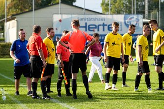 Nur noch Querpässe nach schwerer Verletzung in der Fußball-Mittelsachsenliga: „Die Spieler hatten Tränen in den Augen“ - Während der Unterbrechung des Spiels zwischen dem SC Altmittweida und Barkas Frankenberg wurde über die Spielfortsetzung beraten.