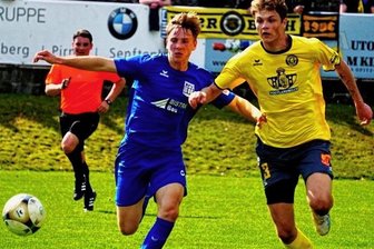 Nur Siege zählen: "Jeder kann die Tabelle lesen" - Das 0:0 beim Bischofswerdaer FV - im Bild Lucas Seidel (rechts) - war für den VfB Auerbach das vierte Oberligaspiel in Folge ohne Niederlage. Nun kommt das Schlusslicht Neugersdorf ins Vogtland.