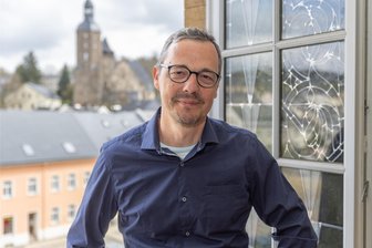 Nur wenige Tage bis zum Amtsantritt: Wie Geyers neuer Bürgermeister die Stadt voranbringen will - Dirk Trommer (CDU) tritt am 1. Mai sein Amt als neuer Bürgermeister von Geyer an. Er hatte sich am 3. März in einer Stichwahl mit 50,4 Prozent der Stimmen gegen zwei weitere Kandidaten durchgesetzt.