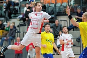 Nur wenige Zentimeter fehlen zum großen Wurf - Maximilian Krüger war mit zehn Treffern bester Werfer beim HC Einheit Plauen, der mit 26:27 in Pirna verloren hat.