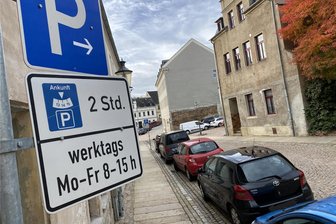 „Nur zehn Euro Verwarngeld?“ - Wie das Reichenbacher Bürgerfest einen Falschparker aus Plauen eingeholt hat - Die Museumsstraße gehörte zum verkehrsberuhigten Bereich des Reichenbacher Bürgerfestes. Das Abstellen von Autos ist dort nicht überall erlaubt, auch nicht an jenem 3. Oktober.