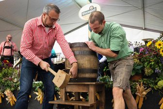 O’zapft is: Bobenneukirchen feiert nach zehn Jahren wieder Oktoberfest - 
