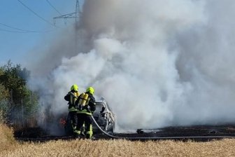 OB als Brandschützer unterwegs - Ursache für den Feldbrand vergangene Woche in Langenhessen war vermutlich Fahrlässigkeit. Werdaus Oberbürgermeister versucht, Leute für das Thema Brandschutz zu sensibilisieren.