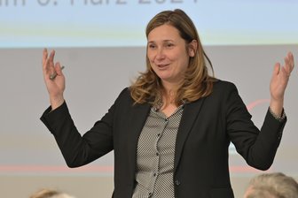 OB Arndt verteidigt Zwickauer Jugendbeirat gegen Kritik: Einseitig und falsch - OB Constance Arndt – hier beim Bürgerforum in Eckersbach – verlangt mehr Unterstützung für den Jugendbeirat.