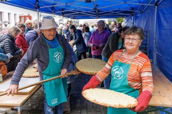 Ob Dorfflohmarkt, Backofenfest oder Live-Musik: Das verspricht das lange Wochenende im Raum Annaberg - Wenn Backofenfest in Geyersdorf ist, brummt die Hütte. Am Dienstag geht die nächste Auflage über die Bühne. Eberhard Rösch und Heidrun Mey sind laut Ortsvorsteher Thomas Siegel wieder mit von der Partie.