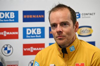 Ob Nässe oder Kälte: Dank guten Materials mischen die deutschen Biathleten im Weltcup vorn mit - Jens Filbrich, Langlauftrainer der deutschen Biathlon-Nationalmannschaft der Männer. Foto: Martin Schutt/dpa